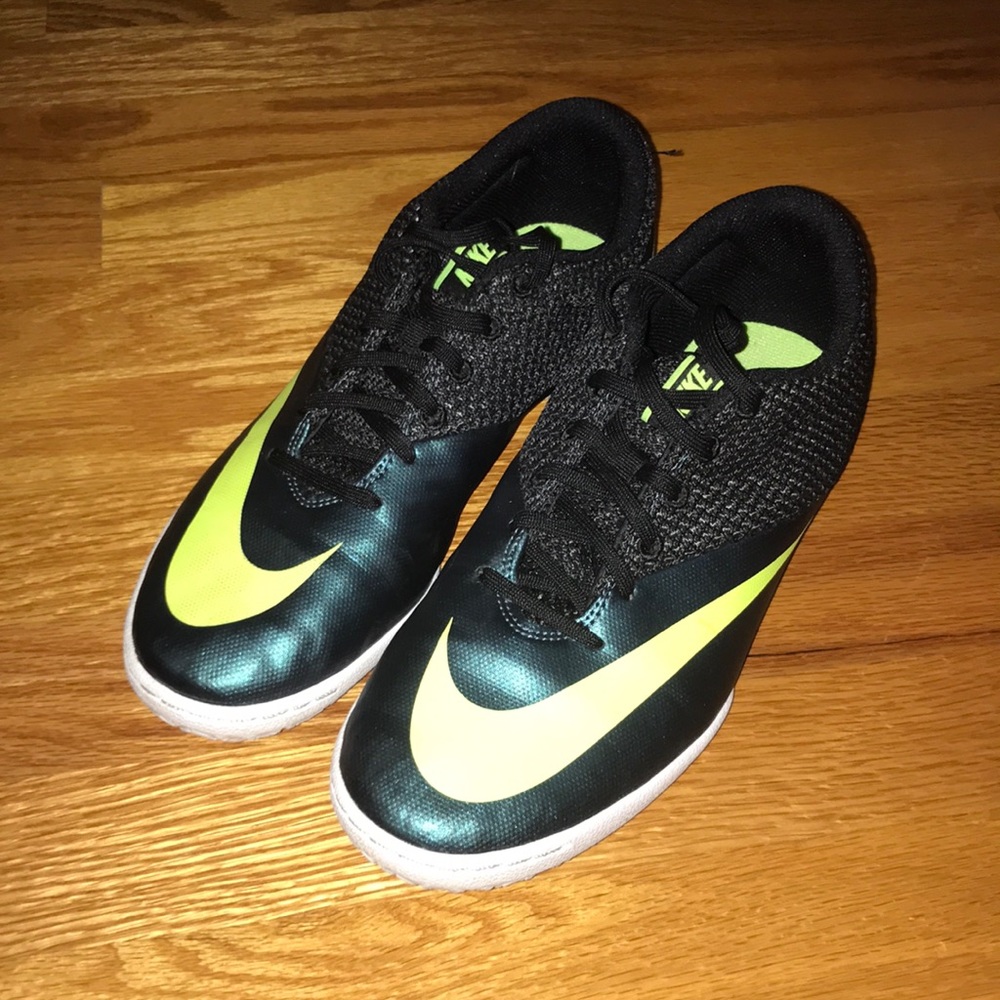 NIKE SNEAKERS